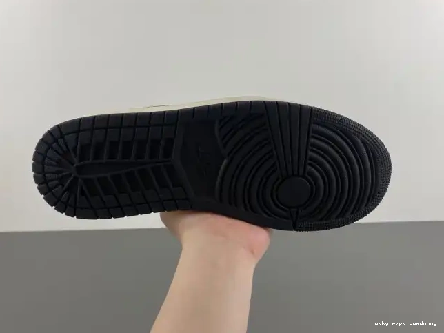 Rep Husky Jordan OG Air Low Mocha 1 CZ0790-102 0409